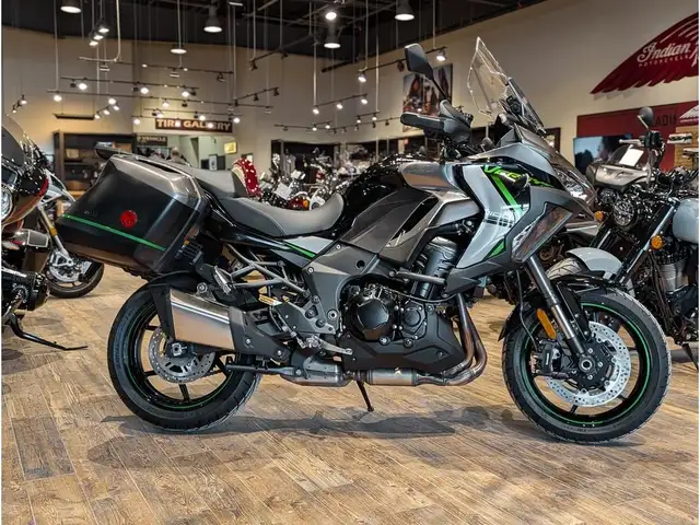 2025 Kawasaki Versys 1100 SE LT // Metallic Graphite Gray/Metall in Dirt Bikes & Motocross in Winnipeg - Image 3