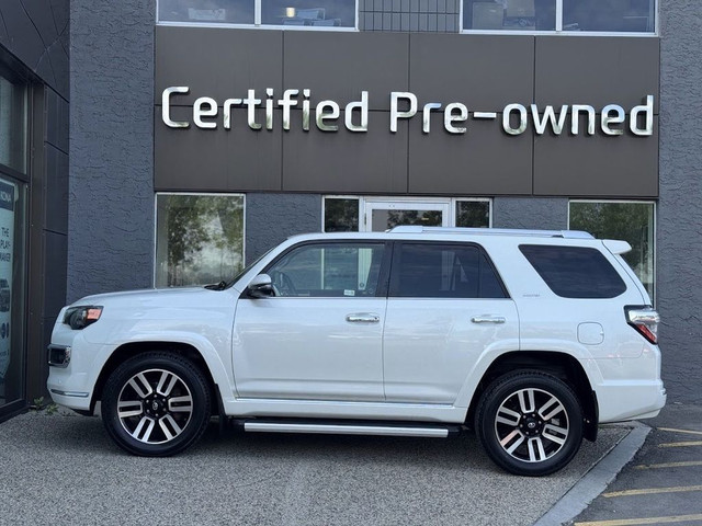 2019 Toyota 4Runner LIMITED w/ LOW KMS / LEATHER / SUNROOF in Cars & Trucks in Calgary