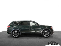 2022 Volkswagen Atlas Execline, !! FULLY LOADED !! Racing Green Metallic on Shetland Grey, R-Line Pa... (image 1)
