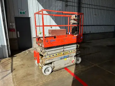 166 Hours 550lb Weight Capacity - 2 Persons 2580lb Machine Weight 19 ft - Drive Height 19 ft - Platf...