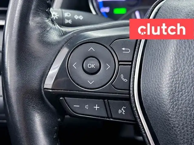 2020 Toyota Camry Hybrid SE w/ Apple CarPlay, Heated Front Seats dans Autos et camions dans Ottawa - Image 31