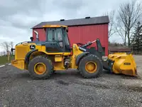 John Deere 544P Loader - only 420hrs