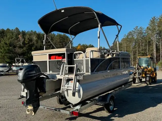 2018 18' BENNINGTON PONTOON 25HP 4-STROKE EFI in Powerboats & Motorboats in Peterborough - Image 5