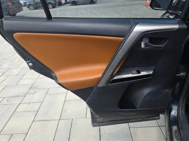 2017 Toyota RAV4 Hybrid in Cars & Trucks in Ottawa - Image 29