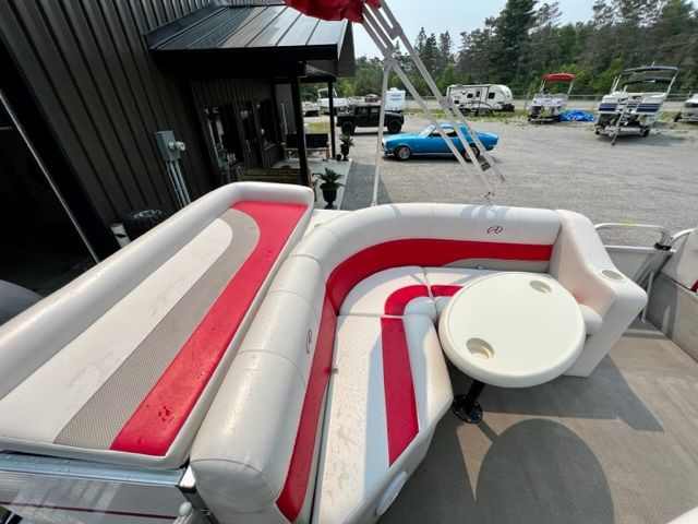 ***200 HRS***2007 16' AVALON PONTOON 40HP 4-STROKE BIGFOOT in Powerboats & Motorboats in Peterborough - Image 3