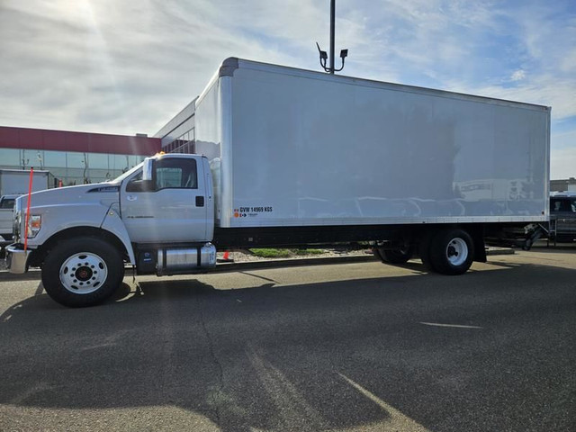 2022 Ford F-750 Diesel Regular Cab Base, 26ft Van Body, 6.7L V8  in Cars & Trucks in St. Albert - Image 2