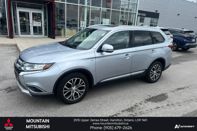 2017 Mitsubishi Outlander SE Touring - Bluetooth in Cars & Trucks in Hamilton