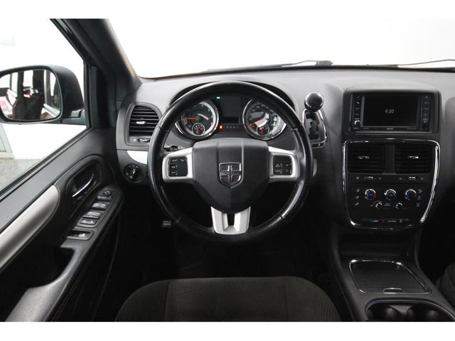 2017 Dodge Grand Caravan SXT / BLACK TOP / DVD in Cars & Trucks in Lévis - Image 3