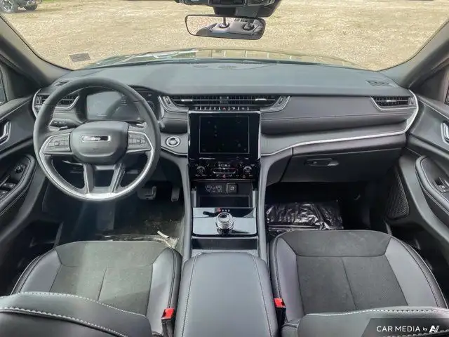 2025 Jeep Grand Cherokee L Altitude 4x4 Sunroof Nav Capable in Cars & Trucks in St. Albert - Image 28