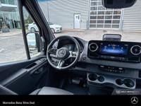 Mercedes-Benz Rive-Sud, la destination Mercedes-Benz par excellence. Bienvenue en première classe. D... (image 8)