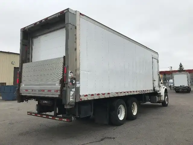2018 Freightliner M2 FROZEN in Heavy Trucks in Edmonton - Image 7