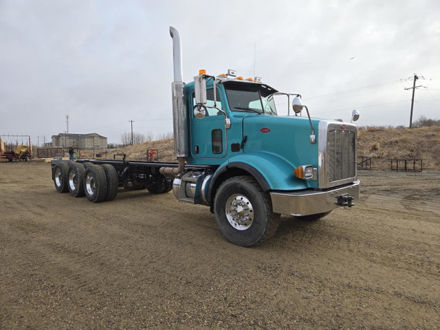 2009 Peterbilt Tri-Drive Day Cab Cab & Chassis Truck 365 in Heavy Trucks in Calgary - Image 2
