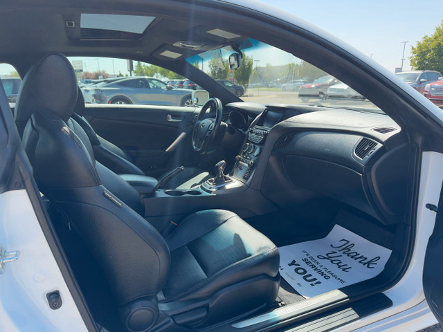 2016 Hyundai Genesis Coupe Premium 6SPD in Cars & Trucks in Lethbridge - Image 4