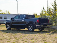 The 2024 GMC Sierra 1500 SLT blends bold design, refined luxury, and modern technology into a powerf... (image 5)