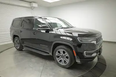 AIR SUSPENSION, NAVIGATION SYSTEM, NAPPA LEATHER-FACED BUCKET SEATS, 5.7L V8 W/ETORQUE ENGINE, 8-SPE...