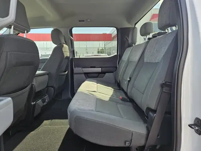 2023 Ford Super Duty F-350 SRW XLT 4WD Crew Cab 8' Box, 6.7L V8  in Cars & Trucks in St. Albert - Image 15