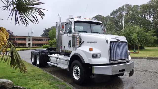 2019 Western Star 4900 SB Cummins X15 Eaton 18 Speed in Heavy Trucks in Delta/Surrey/Langley - Image 2