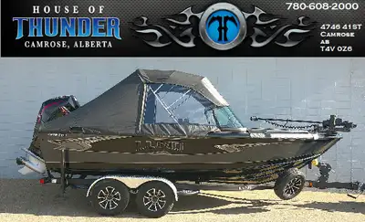 The incredibly comfortable Lund 1975 Tyee is a premium aluminum fishing boat. This versatile and ext...
