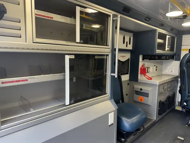 2019 Chevrolet Express 4500 Ambulance in Cars & Trucks in Calgary - Image 13