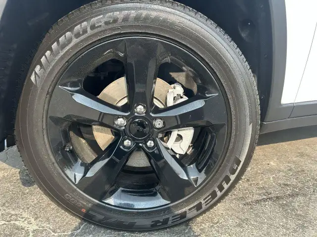 2025 Jeep Grand Cherokee Laredo BLACK ALLOYS! REMOTE START! H... in Cars & Trucks in Sudbury - Image 3