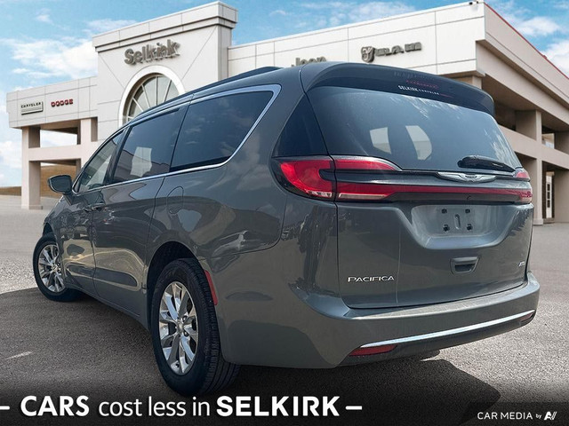 2022 Chrysler Pacifica in Cars & Trucks in Winnipeg - Image 4