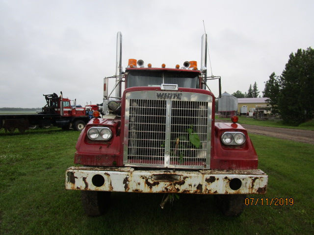 1974 WHITE WESTERN STAR in Heavy Trucks in Edmonton - Image 2
