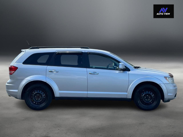 2010 Dodge Journey SXT **7 PASSENGER** in Cars & Trucks in Hamilton - Image 4