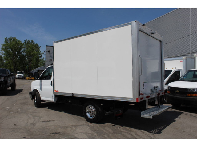 2025 GMC Savana CUBE 12 PIEDS ROUE SIMPLE 6.6 LITRES 117 KM in Cars & Trucks in Laval / North Shore - Image 3