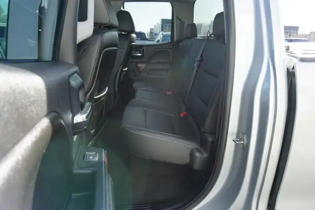 2015 GMC Sierra 2500HD in Cars & Trucks in Oakville / Halton Region - Image 17