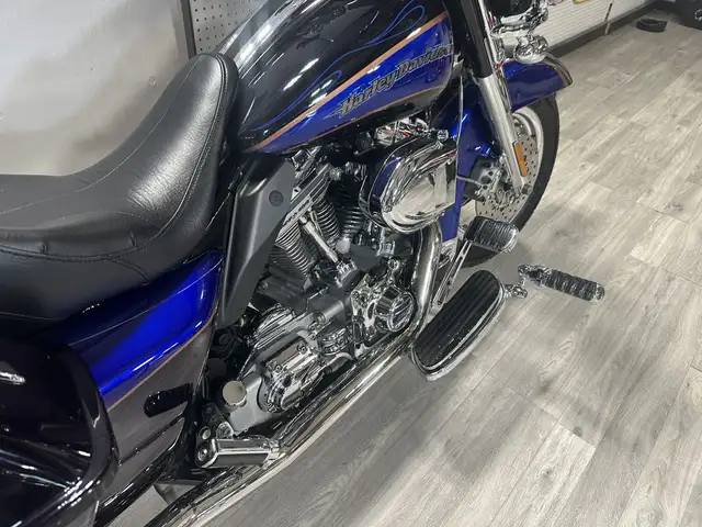 2004 Harley-Davidson Touring CVO ELECTRA GLIDE CLASSIC in Street, Cruisers & Choppers in London - Image 9