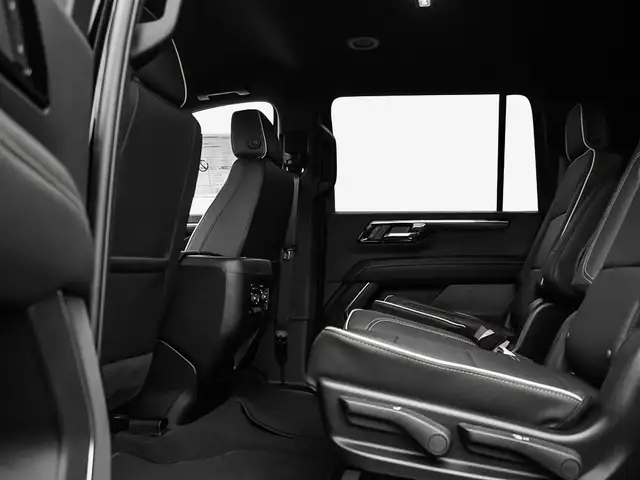 2025 Chevrolet Suburban Premier in Cars & Trucks in City of Montréal - Image 19