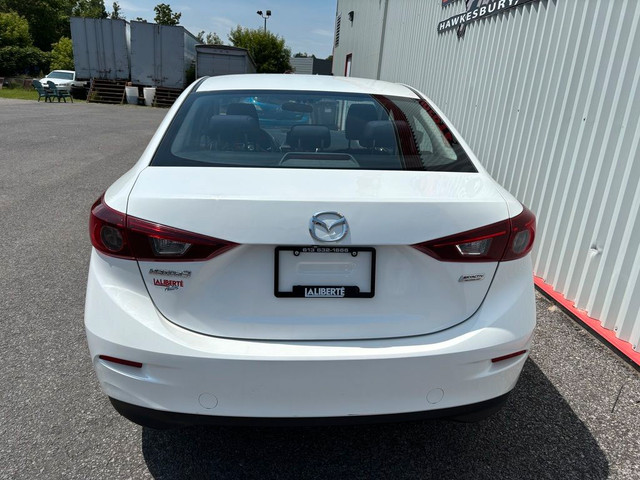 2017 Mazda 3 i Sport MT 4-Door dans Autos et camions  à Ottawa - Image 4