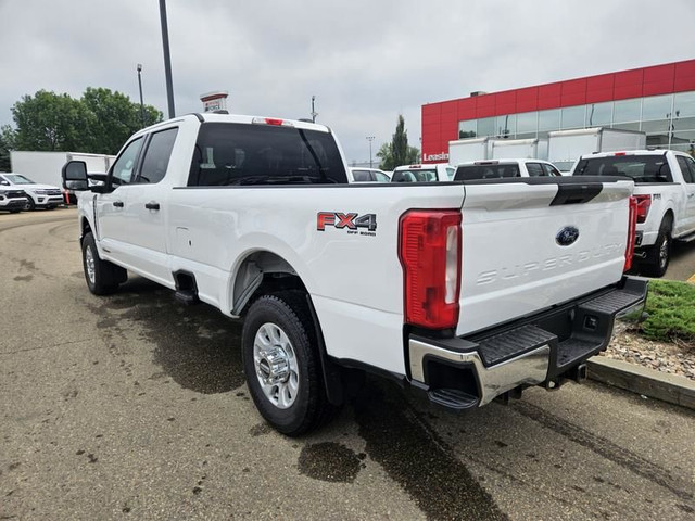 2023 Ford Super Duty F-350 SRW XLT 4WD Crew Cab 8' Box, 6.7L V8  in Cars & Trucks in St. Albert - Image 3