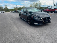 This black Nissan Sentra SR offers a sporty design and reliable performance. With 99,000 km, it’s we... (image 9)