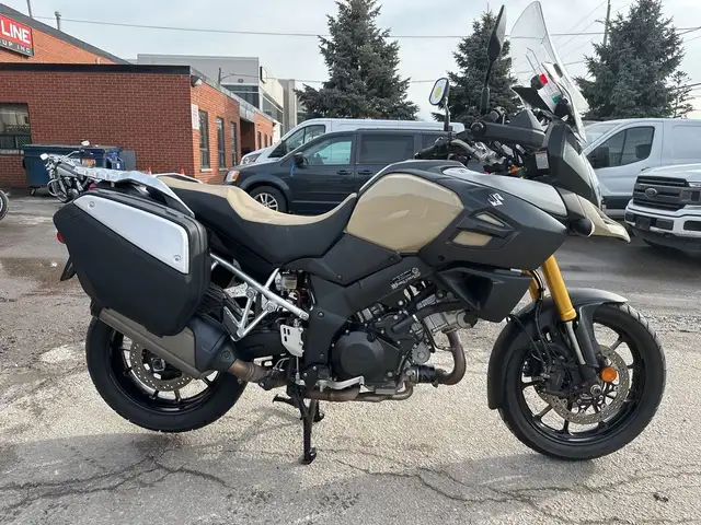 2014 Suzuki V-Strom 1000 ~ VSTROM 1000CC ~ VERSATILE ~ CLEAN BIK in Street, Cruisers & Choppers in City of Toronto - Image 2