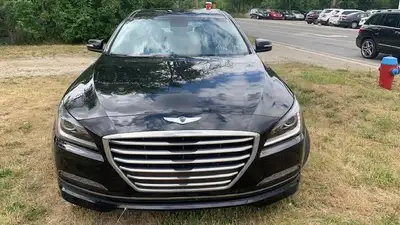 THIS BEAUTIFUL 2015 HYUNDAI GENESIS LUX, LUXURY, ALL WHEEL DRIVE, 4 DOOR SEDAN AUTO, WELL MAINTAINED...