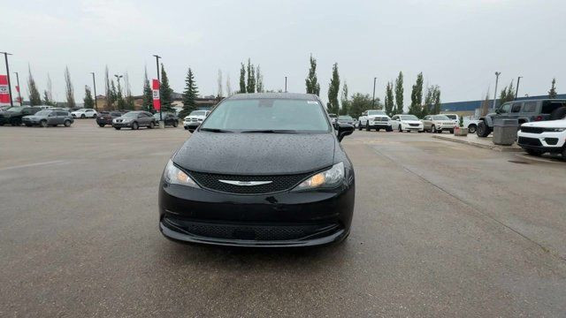 2024 Chrysler Grand Caravan SXT | Cloth Seat Trim in Cars & Trucks in Edmonton - Image 4