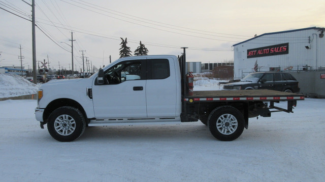 2017 FORD F-350 XLT EXTENDED CAB FLAT DECK TRUCK in Heavy Equipment in Vancouver