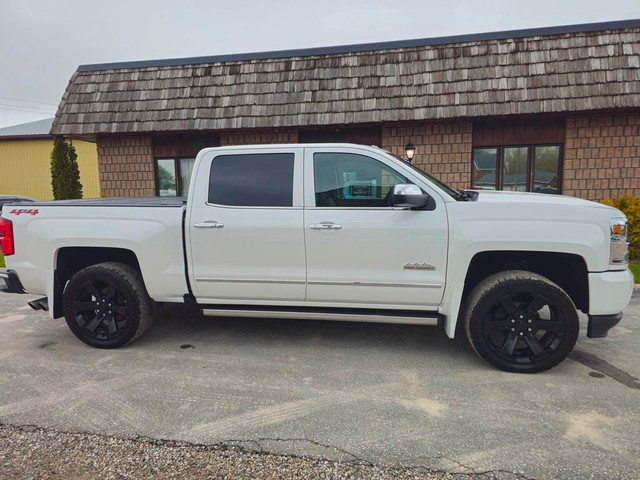 2018 Chevrolet Silverado 1500 4WD Crew Cab, High Country, 6.2L E in Cars & Trucks in Chatham-Kent - Image 4