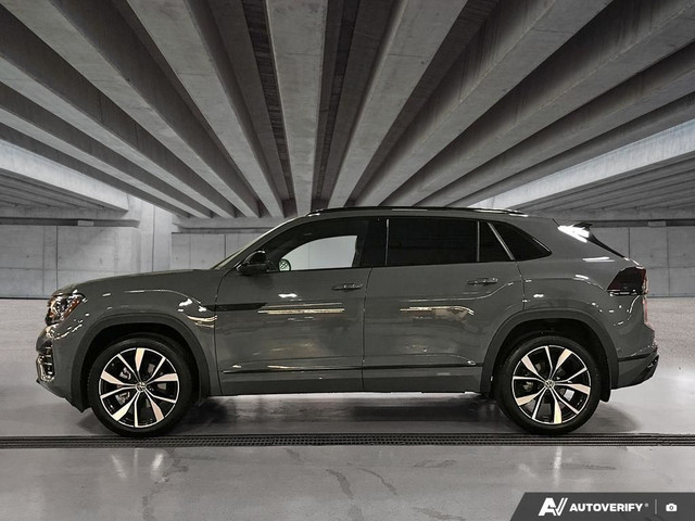 2024 Volkswagen Atlas Cross Sport Execline, under 32,000km in Cars & Trucks in Edmonton - Image 3