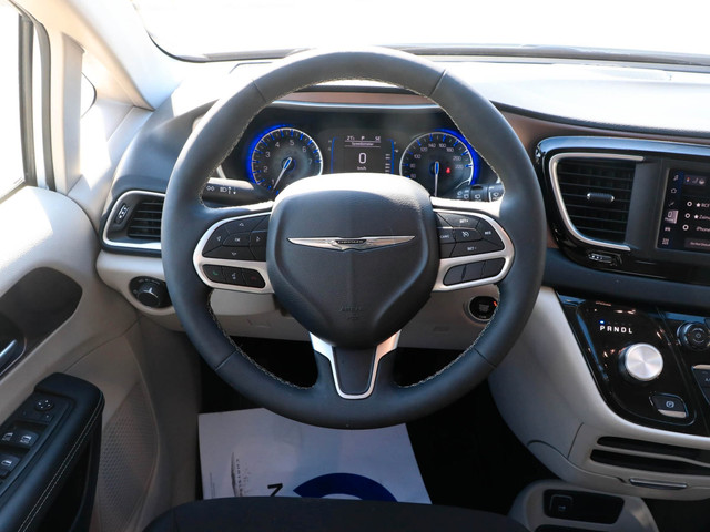 2024 Chrysler Grand Caravan SXT STOW N GO | POWER SLIDING DOO... in Cars & Trucks in London - Image 3