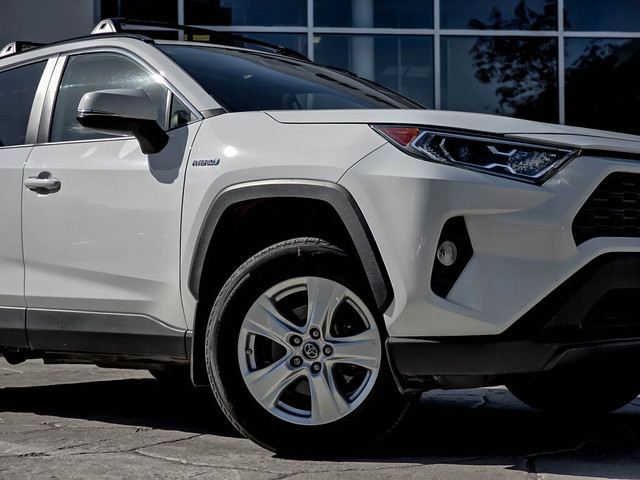  2021 Toyota RAV4 Hybrid XLE AWD/SAFETY CERTIFIED in Cars & Trucks in City of Toronto - Image 2