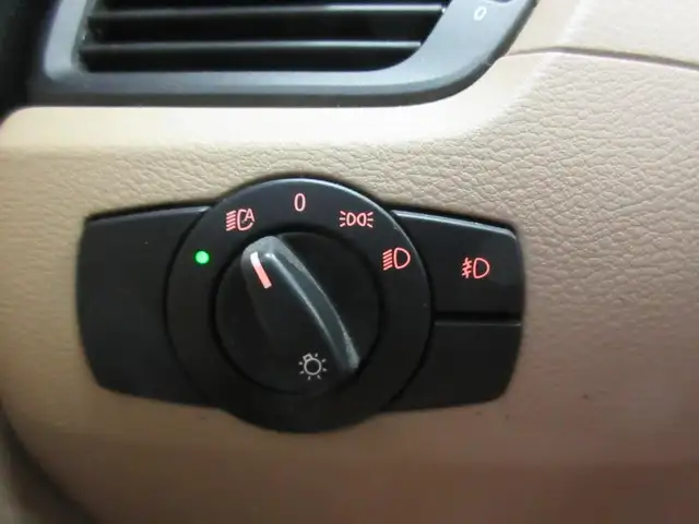 BMW X1 2012 X-DRIVE 28i JAMAIS ACCIDENTE 110 100 KM TRES PROPRE in Cars & Trucks in Lévis - Image 16