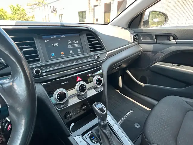 2020 Hyundai Elantra Preferred in Cars & Trucks in Markham / York Region - Image 27