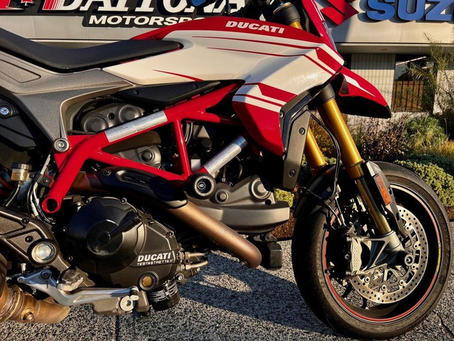 2017 Ducati Hypermotard 939 SP Red Corse Stripe in Street, Cruisers & Choppers in Vancouver - Image 2