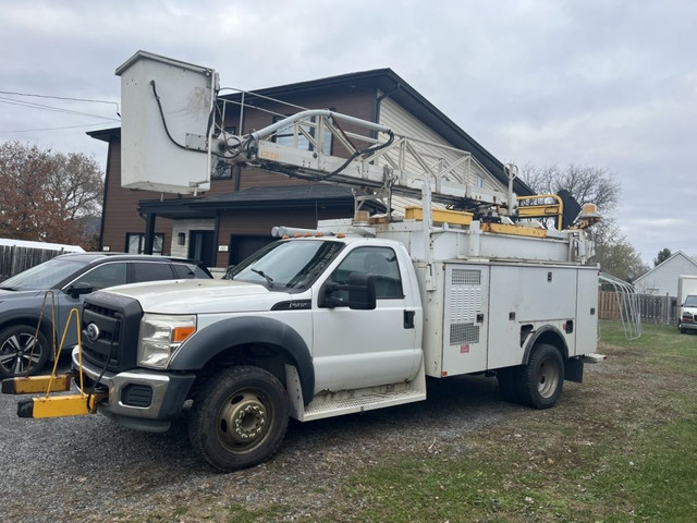2011 Ford Super Duty F-450 DRW XL/XLT in Cars & Trucks in Laval / North Shore