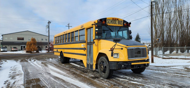 2003 Freightliner Thomas 66 Passenger Bus in Cars & Trucks in St. Albert - Image 3