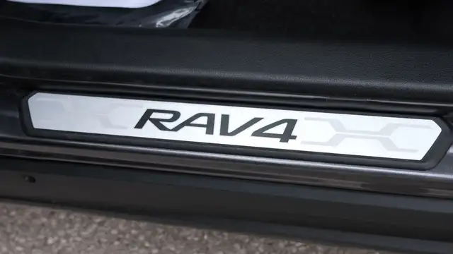 2021 Toyota RAV4 XLE | SUNROOF | ROOF RACK in Cars & Trucks in Mississauga / Peel Region - Image 8