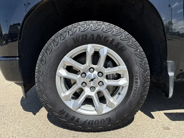 2023 Chevrolet Silverado 1500 RST Z71 OFF-ROAD | LOW KMS | 5.3L  in Cars & Trucks in Edmonton - Image 31