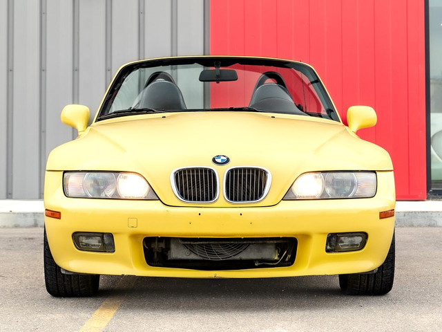 2000 BMW Z3 Roadster – Rare Dakar Yellow | 5 Speed in Cars & Trucks in Saskatoon - Image 4